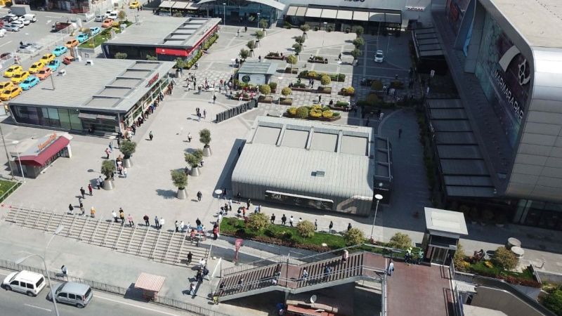 AVM’lerin 11 Mayıs’ta açılmasıyla bugün ilginç görüntüler yaşandı