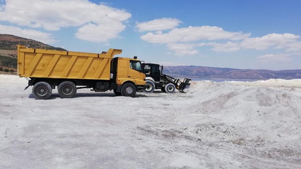 Salda Gölü’ndeki iş makineleri görüntüleri sosyal medyada büyük tepki aldı