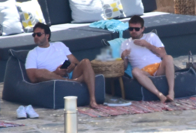 Şarkıcı Murat Dalkılıç arkadaşlarıyla tatil yaptı