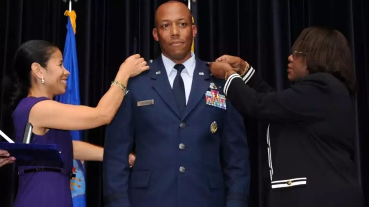 ABD’nin yeni  Hava Kuvvetleri Komutanı Afroamerikan Charles Brown