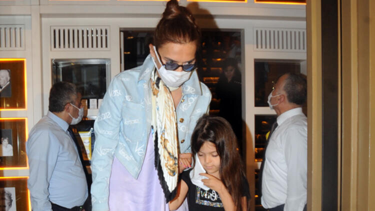 Şarkıcı Demet Akalın’ın cevapsız bıraktığı soru