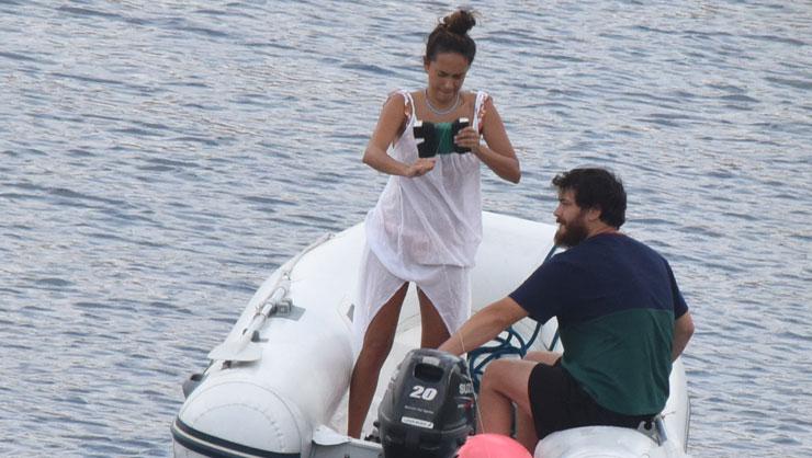 Çağatay Ulusoy ve sevgilisi Duygu Sarışın’ın tatil keyfi