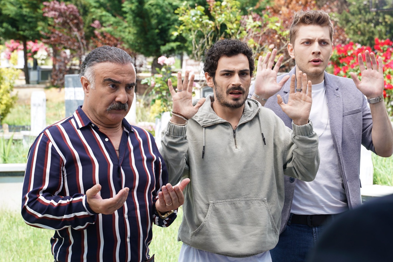 Gençliğim Eyvah dizisi ilk bölümüyle büyük beğeni topladı