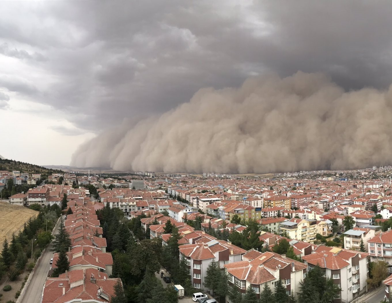 Kum fırtınası Ankara/Polatlı’yı savurdu!