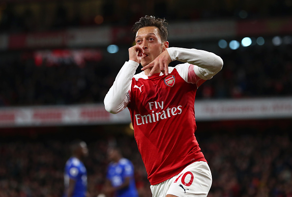 Alman’ın aklı şaştı! İngiliz’in ufku taştı! Mesut Özil dünyanın gündeminde…