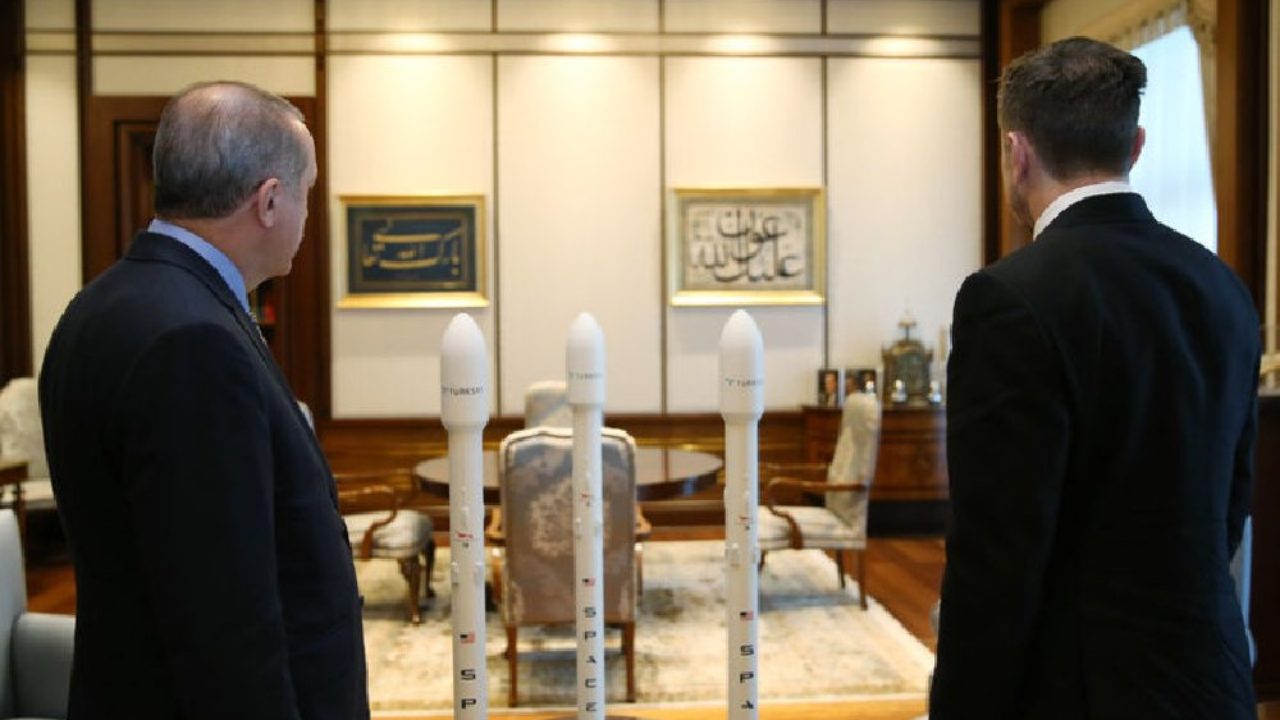 Erdoğan ve Elon Mask uzayı konuştu!