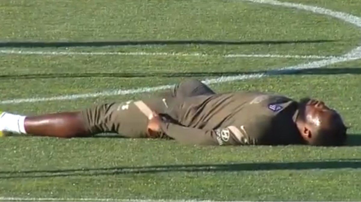 Yıldız futbolcu antrenmanda yere yığıldı!