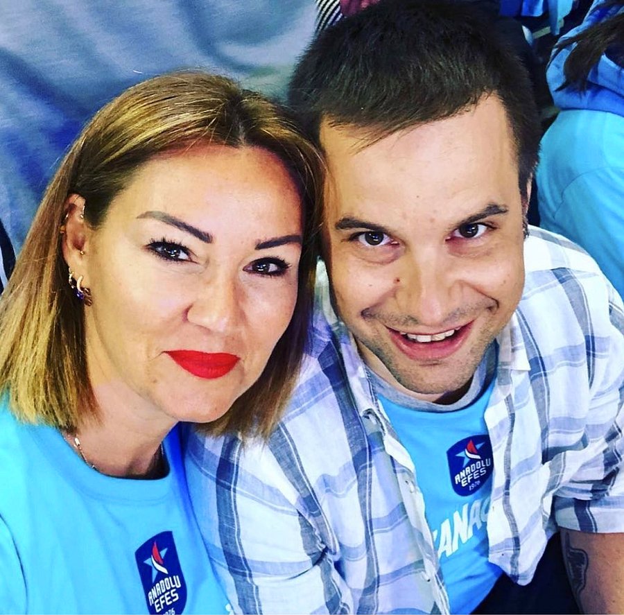 ”Seks bekleyen adam/Meme bekleyen çocuk”