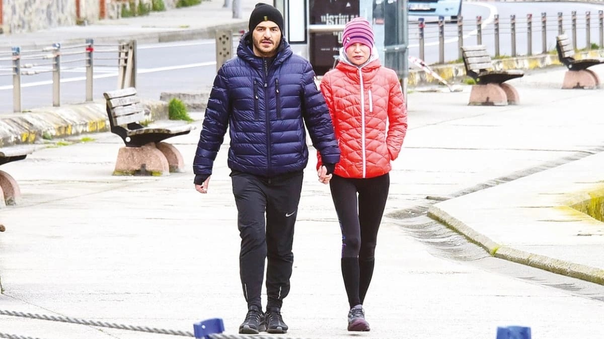 Ebru Şallı ve eşinin yasaklı yürüyüşü!