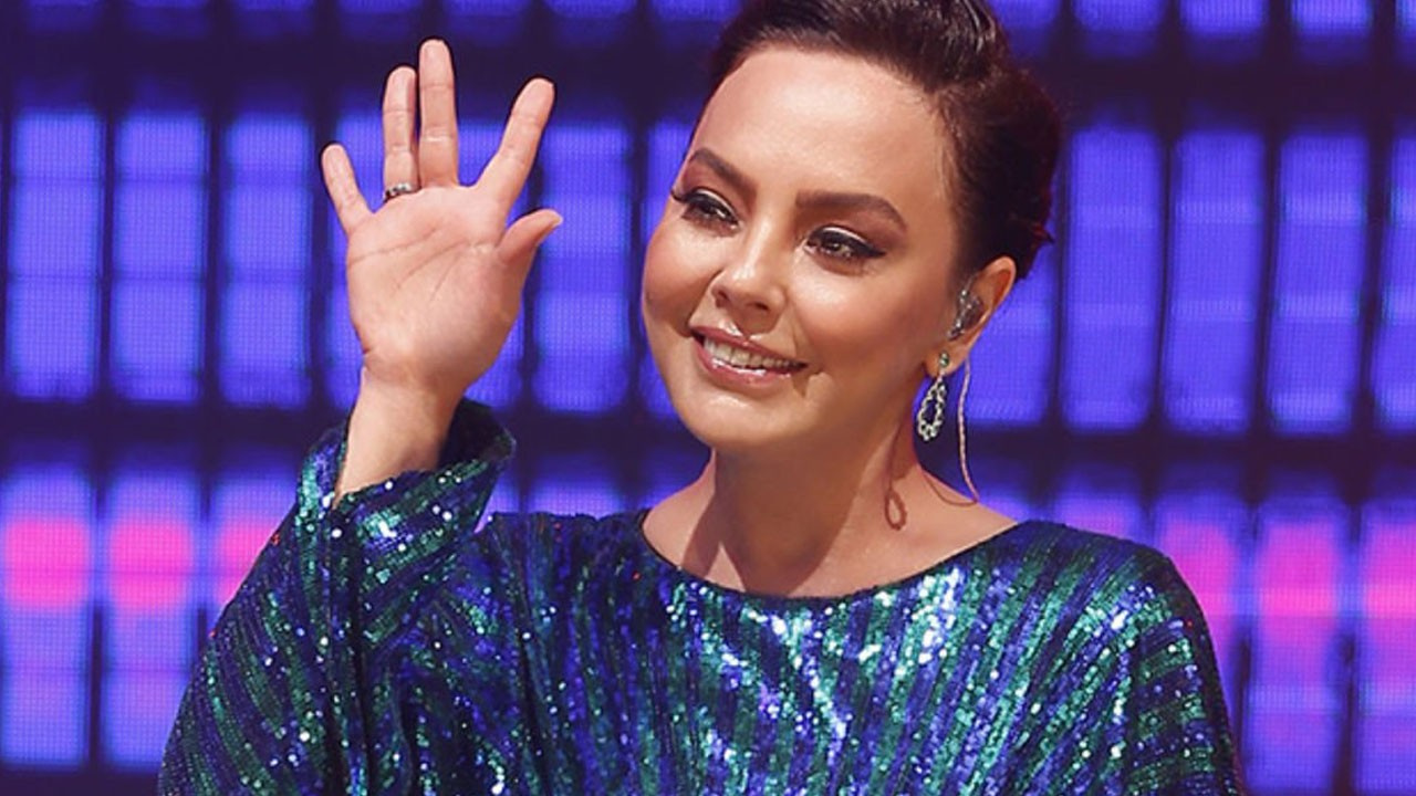 Ebru Gündeş’ten efkarlı paylaşım!